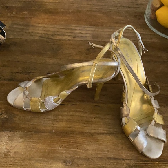 Shoes - Picture 4 of 16